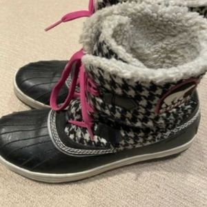 Sorel checker plaid winter snow boots